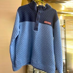 Vineyard vines boys sweater. Size: medium